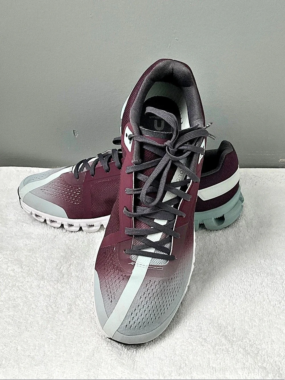 On Cloudflyer Women's Athletic Shoes Burgundy & Gray Like New. Size 10